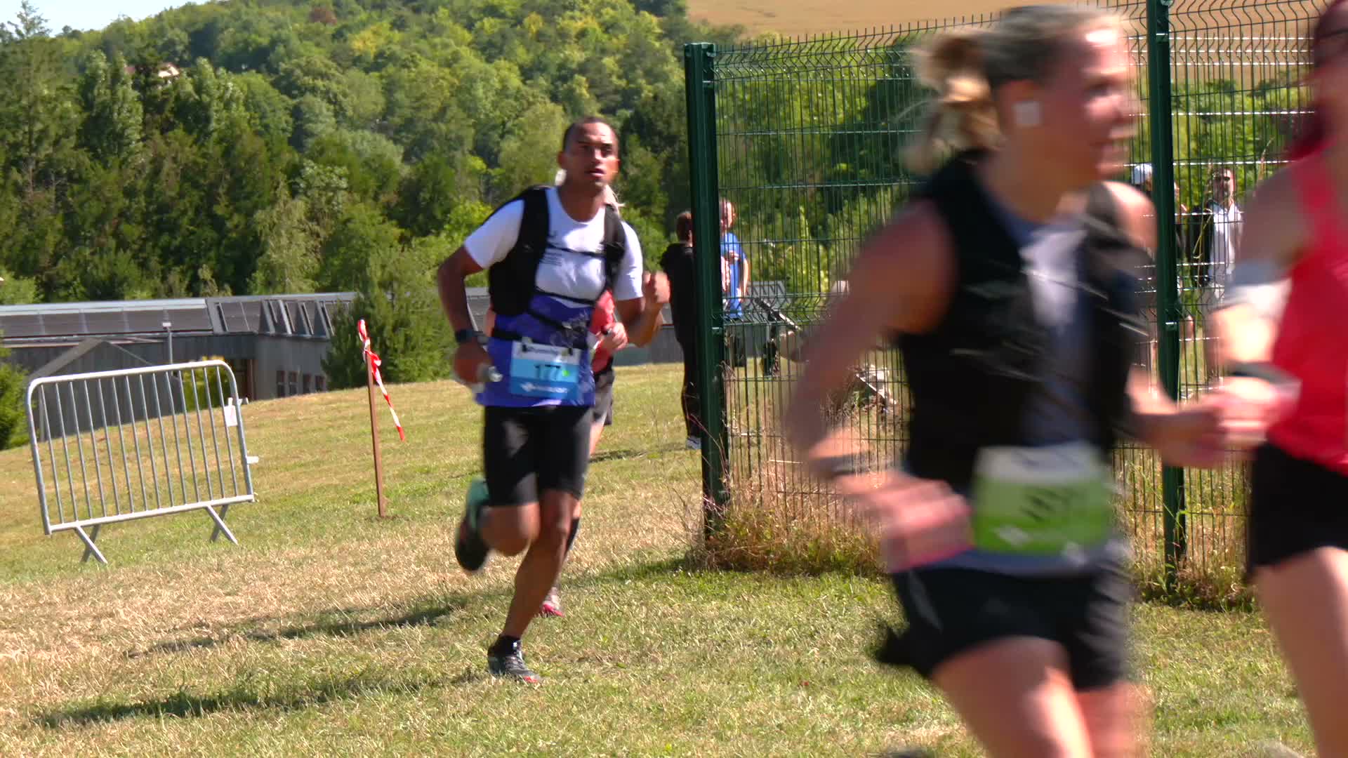 Coureurs participant à un trail local dans l'Aube
