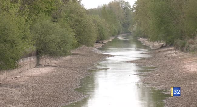 Des variations importantes du niveau du canal sont constatées