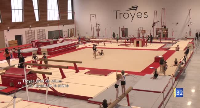Gymnastes du Troyes Gym à l'entraînement dans le complexe gymnique troyen