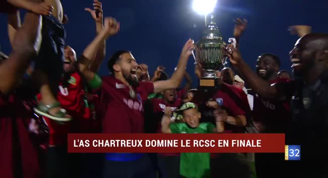 Les joueurs de l'AS Chartreux célèbrent leur victoire en Coupe de l'Aube à Troyes