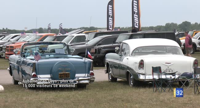 Voitures américaines de prestige exposées à l'aérodrome de Brienne-le-Château lors de l'Aubamerican Days