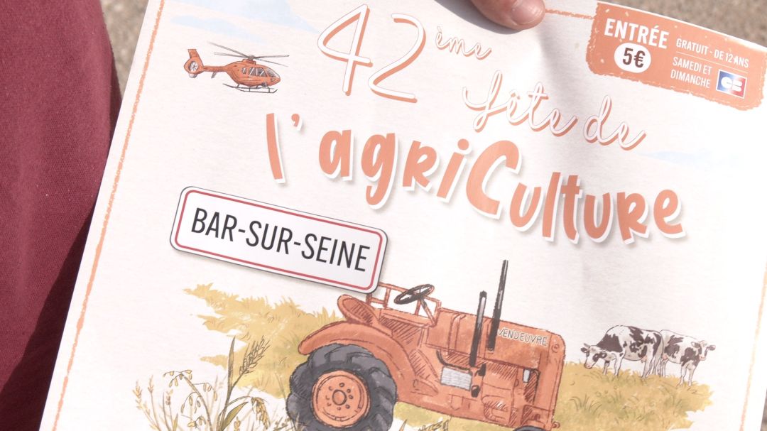 Affiche illustrée de la 42e fête de l'agriculture à Bar-sur-Seine, avec tracteur Vendeuvre et vaches