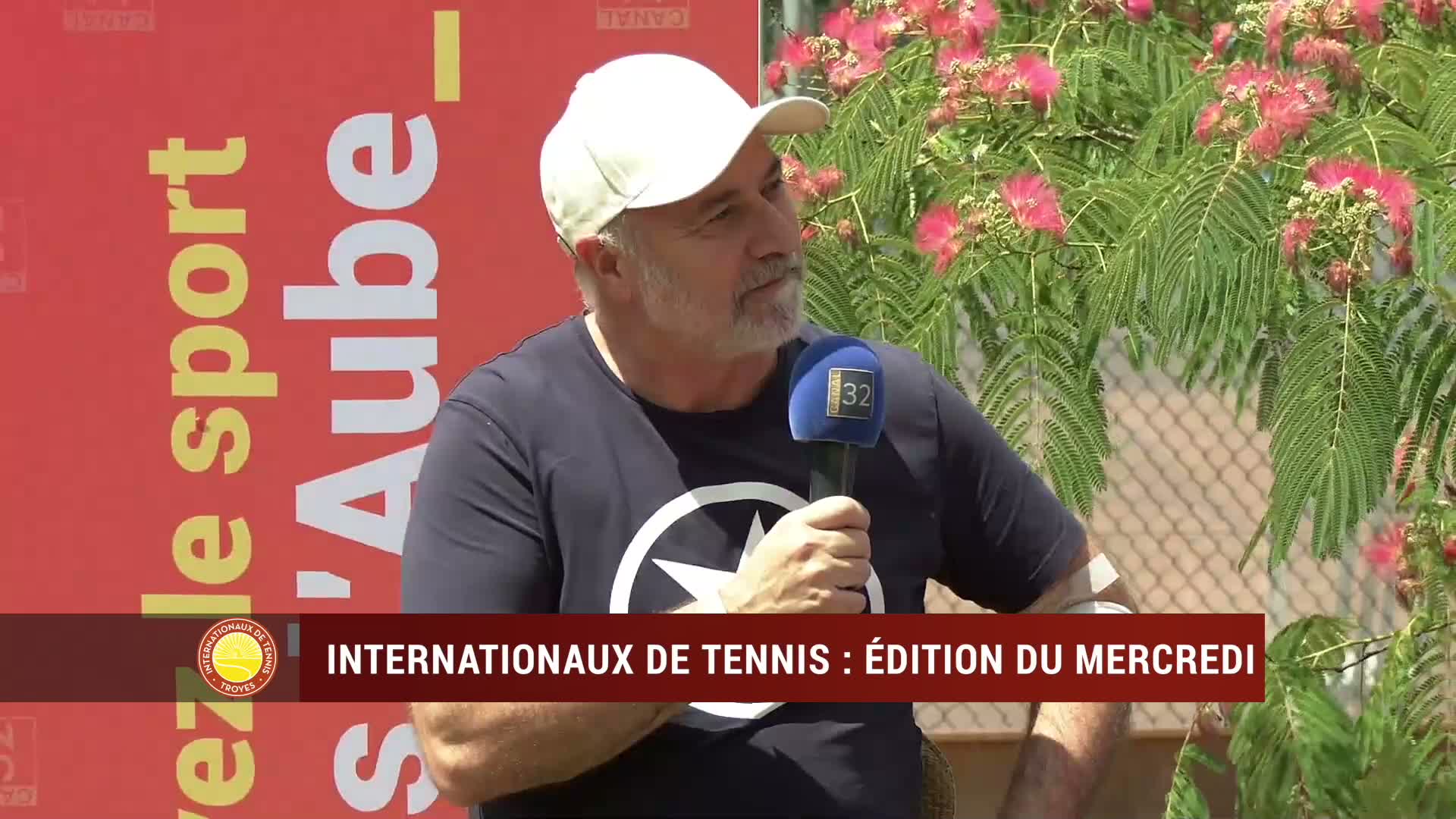 Plateau studio des Internationaux de Tennis de Troyes avec invités et présentateur