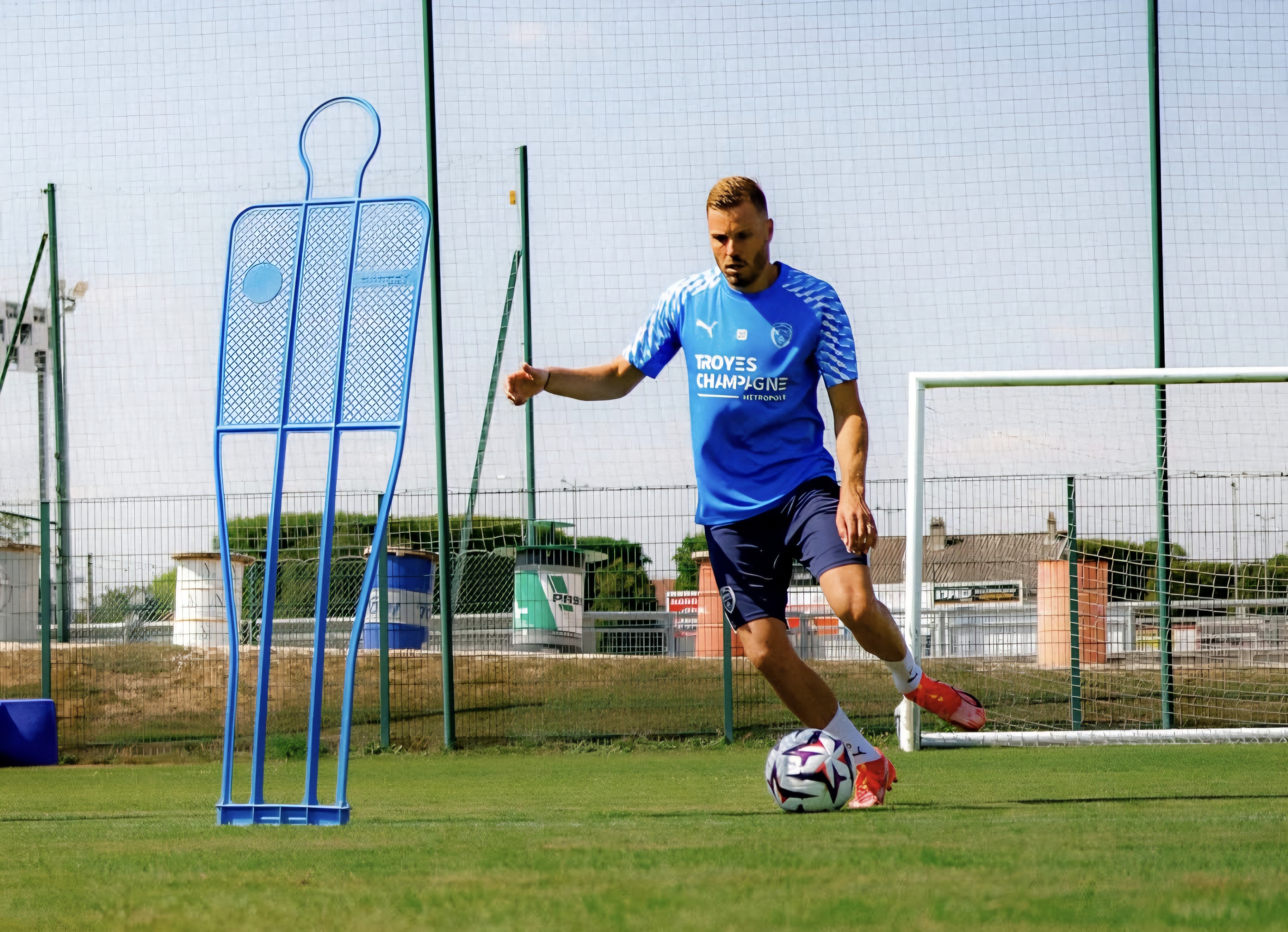 Renaud Ripart prolonge à l'ESTAC pour une saison supplémentaire.
