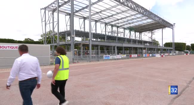 Chantier de construction de la nouvelle tribune du stade Gaston Arbouin à Troyes