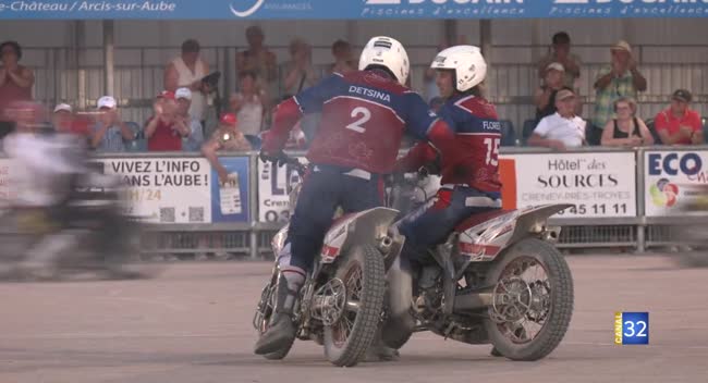 Joueurs du Suma en motoball au stade Gaston Arbouin de Troyes