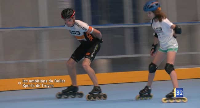 Patineurs du Roller Sports de Troyes en compétition sur piste couverte