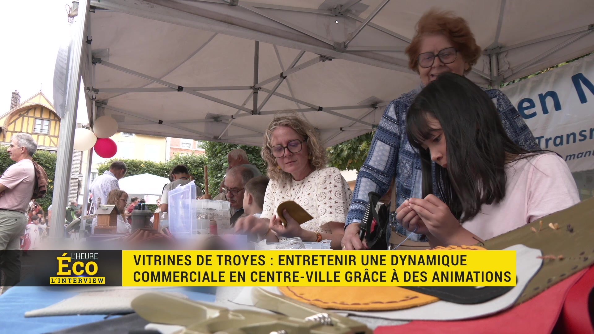 Alexandre Melin, cheveux gris, s'exprime face caméra sur le plateau de L'Heure Éco, micro devant lui