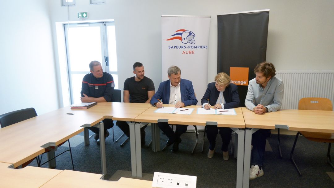 Orange et le SDIS signent une convention pompiers