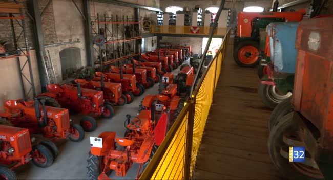 Une collection exceptionnelle de tracteurs Vendeuvre mise aux enchères