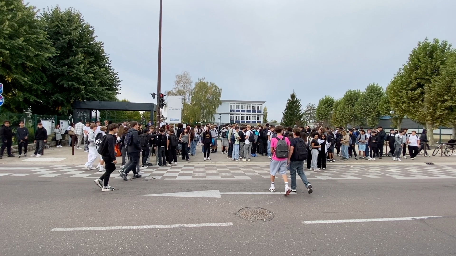 Violences autour des lycées : François Baroin appelle au calme, la préfecture durcit le dispositif